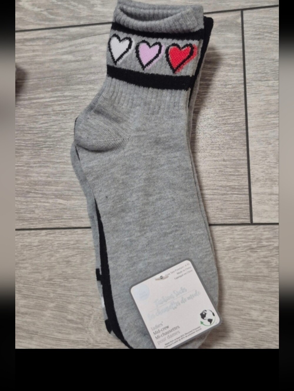 Ladies Gray Heart Patterned 4 Pairs Mid-Crew Fashion Socks. Shoe Size 4-10